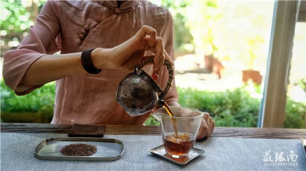 银壶泡茶的好处和坏处（ 银壶泡茶的优缺点介绍）