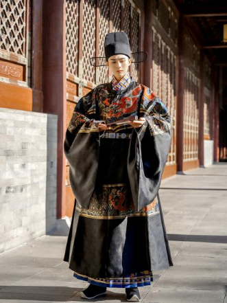 不少汉服商家赢在设计却输在形制？最正统的形制，究竟长什么样子