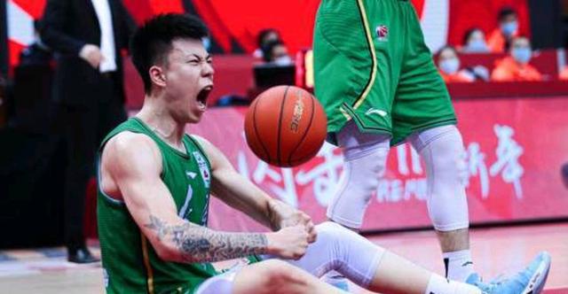 张镇麟为什么没参加nba(郭昊文汤杰都去参加NBA选秀了，为何身体天赋更高的张镇麟不去呢)