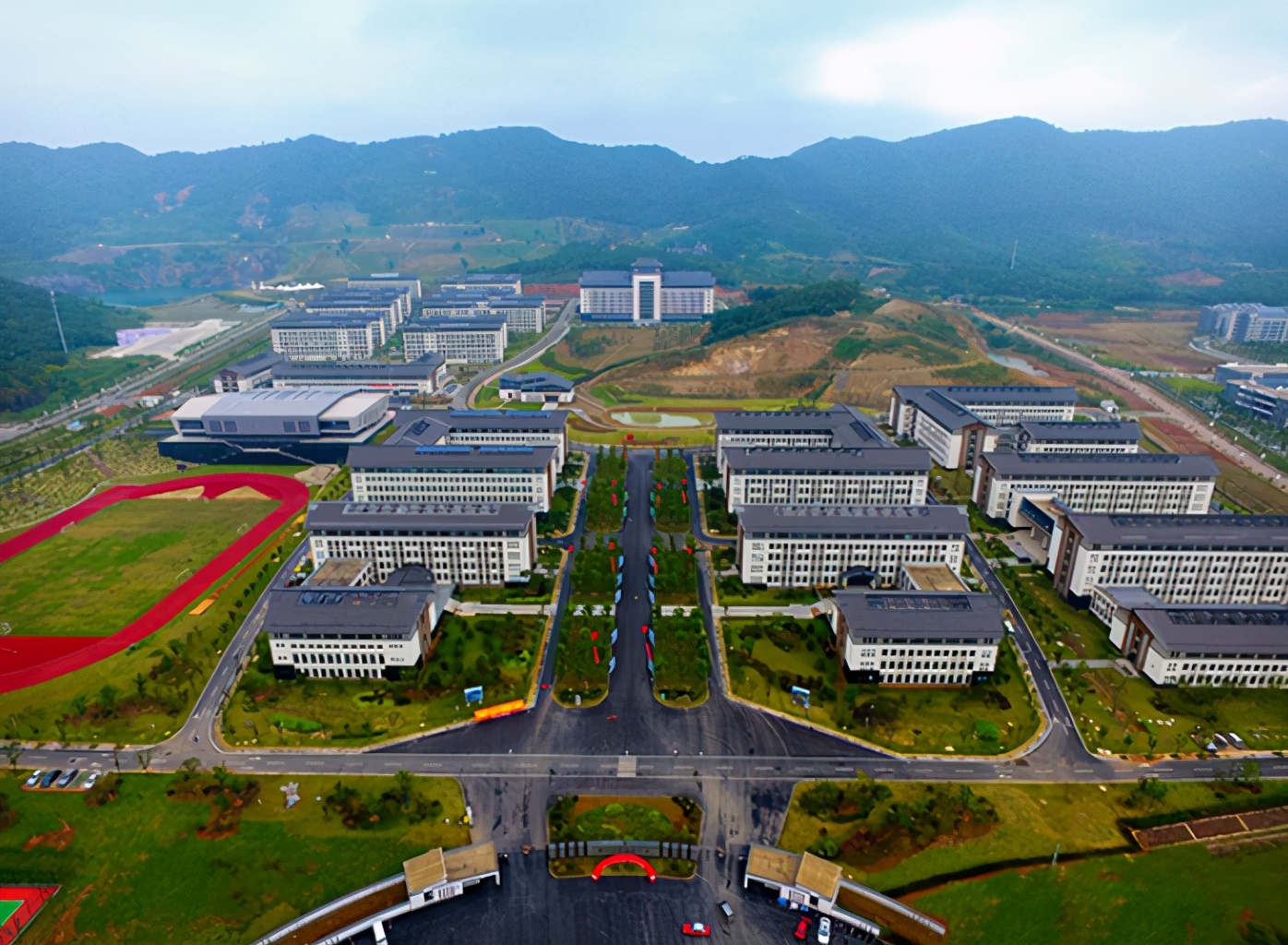 江苏大学京江学院3所本科院校,以及镇江高等专科学校,江苏农林职业