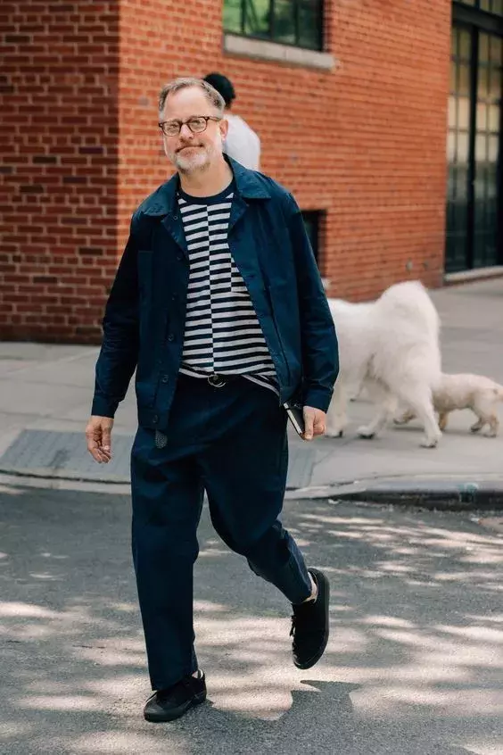 要保持清凉感的夏日造型,怎能少得了海魂衫?