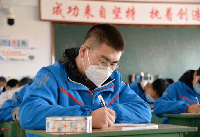 新高考“吃香”选科组合，容易拿高分和优势，却仅适合优等生