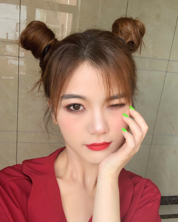 别披头散发了,学学这3款超减龄的扎发发型,轻松美过同龄人