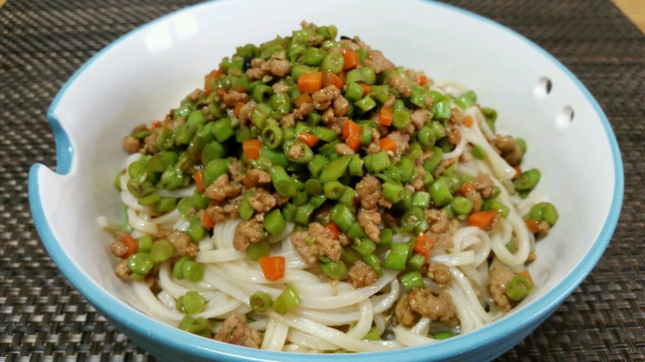 图片[1]-【豇豆肉酱拌面】做法步骤图 美味解馋 让人越吃越想吃-起舞食谱网