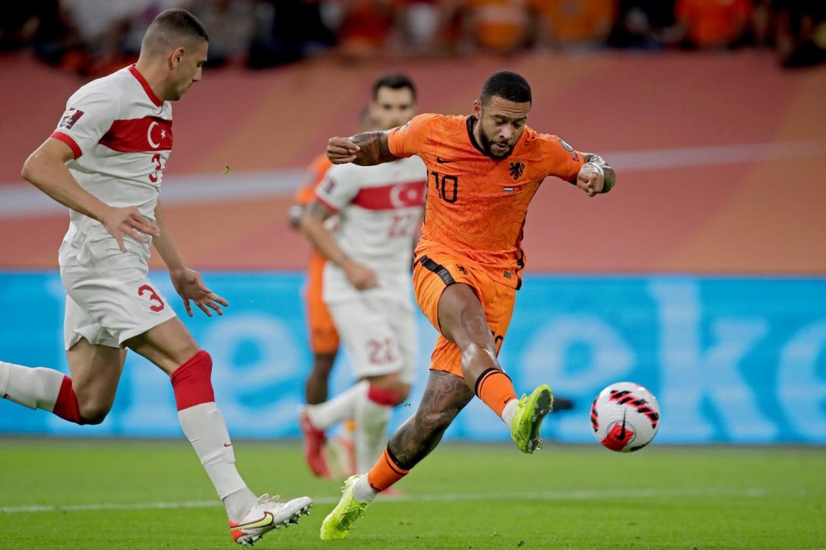 欧洲杯荷兰大名单公布(荷兰世预赛最新名单：面对两大鱼腩，橙衣军团誓要全取6分)