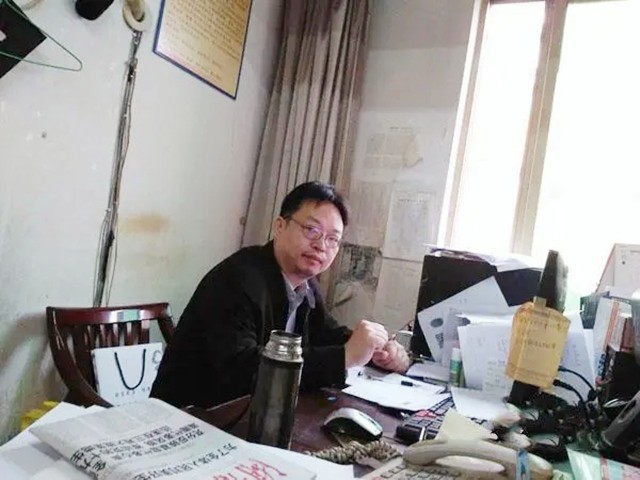 清华毕业后：他工作5年后辞职，回乡做保安，从不参加同学聚会