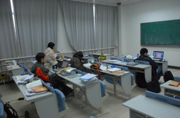 大一新生刚开学，有必要带电脑吗？辅导员给出的建议很中肯