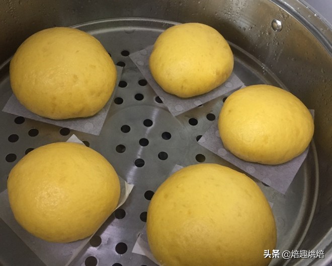 暄软Q弹的小米南瓜馒头，自己在家轻松做，宝宝也特别爱吃