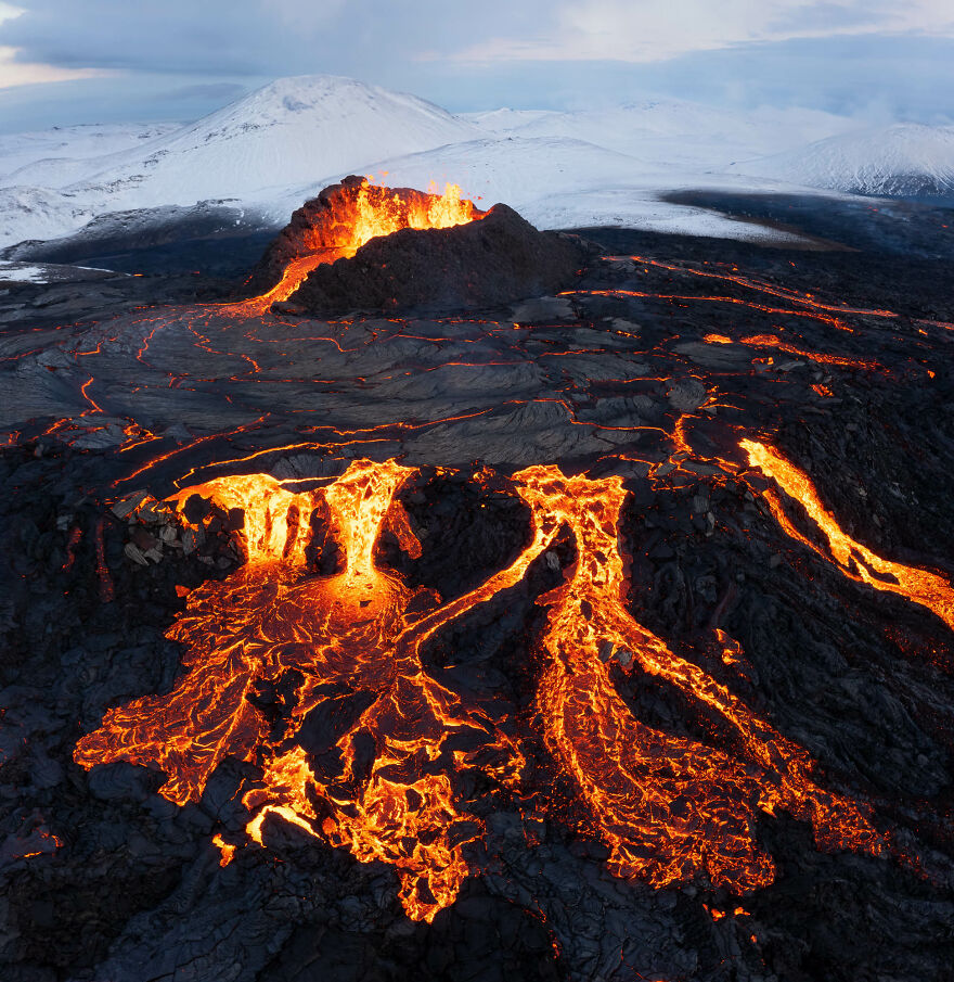 冰岛世界杯头像(他镜头下的燃烧的冰岛火山，如灾难片般震撼)