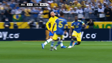 世界杯巴西对哥伦比亚内马尔（世预赛-内马尔助攻帕奎塔破门 巴西1-0哥伦比亚 12场不败提前出线）