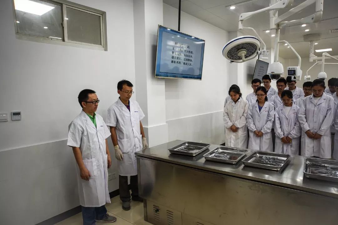 医学生的“十字路口”，考研选专硕还是学硕，未来经历会大不相同