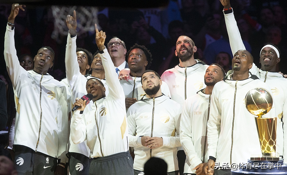 nba上篮为什么要垫脚(人倒霉喝水都塞牙！范乔丹上篮遭摄影师“垫脚”，但仍能砍下34 7)