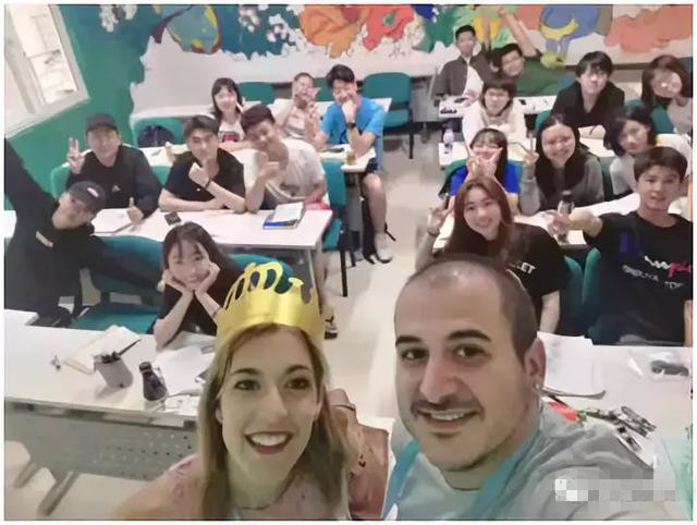 喜迎教师节，泓钰意大利语培训学校今天举行庆祝晚会