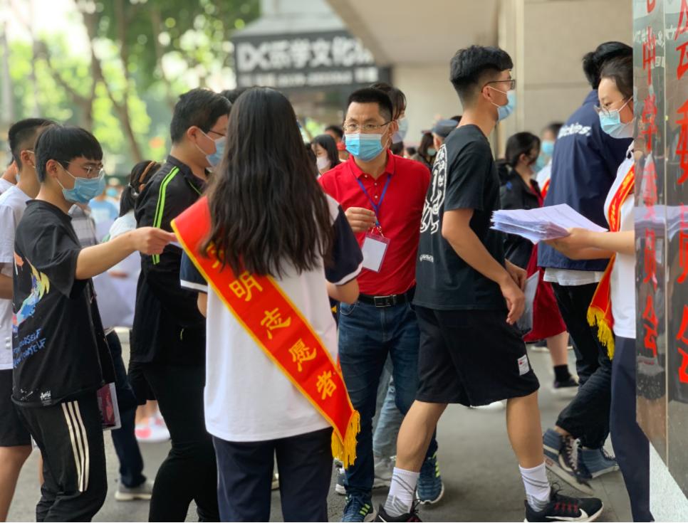 为什么高考不采用全国一套卷，原来还发生过这样的事，还好改革了