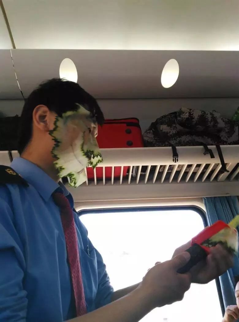 每个中国人心里，都有一段绿皮火车的记忆