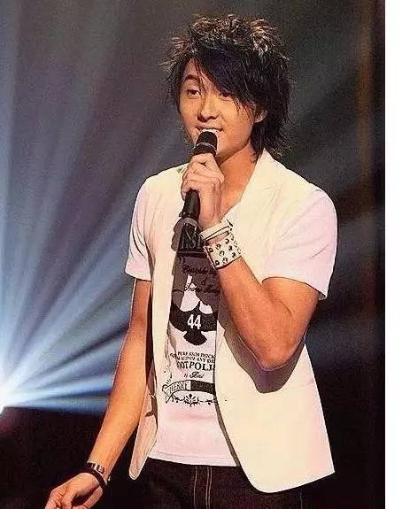 “盲侠大律师”王浩信：二获TVB视帝好风光，曾在妻子孕期出轨