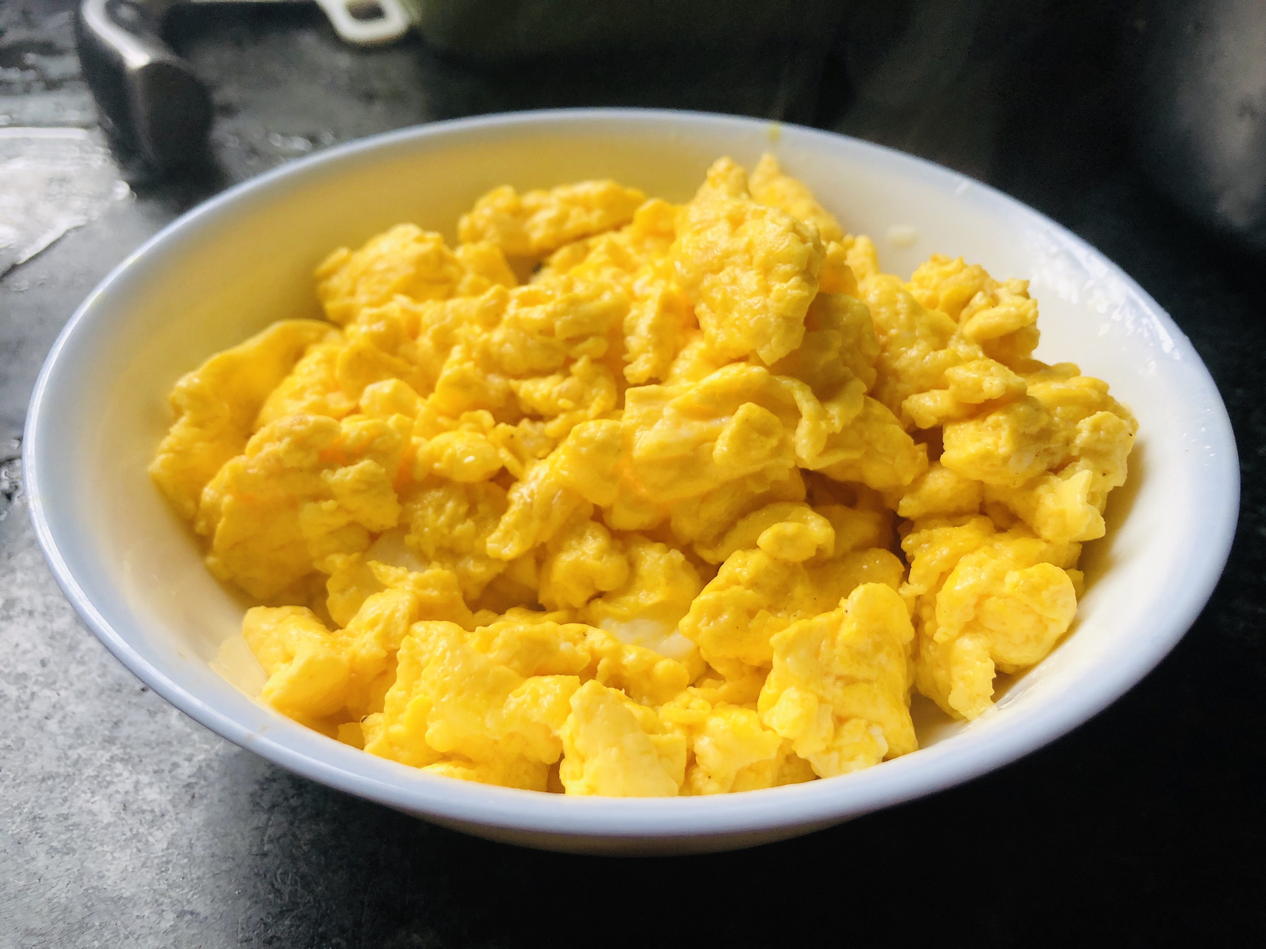 图片[2]-【吐司鲜奶炒蛋】做法步骤图 卖相好又解馋过瘾-起舞食谱网