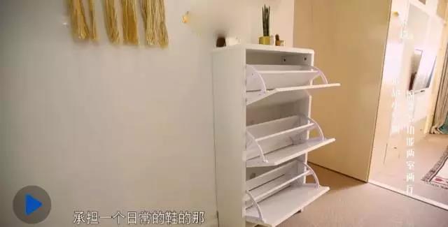 28㎡小窝进门就是卫生间，女儿睡厨房，如何拯救局促的三口之家？