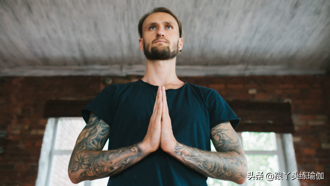 瑜伽配件瑜伽配件英文(瑜伽里​＂Namaste＂真正涵义是什么，你知道吗？)