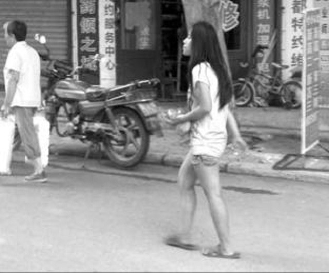 女大学生嫁给农民工，为其生下两个孩子后，竟开始变得离奇疯癫