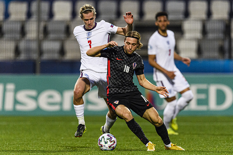 欧洲足球直播在哪里可以看（欧洲杯：英格兰VS克罗地亚，不需要熬夜看的强强对决，CCTV5直播）