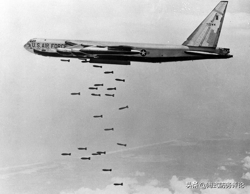B-52惊魂录：美军准将的好莱坞明星因越南轰炸而濒临坠毁