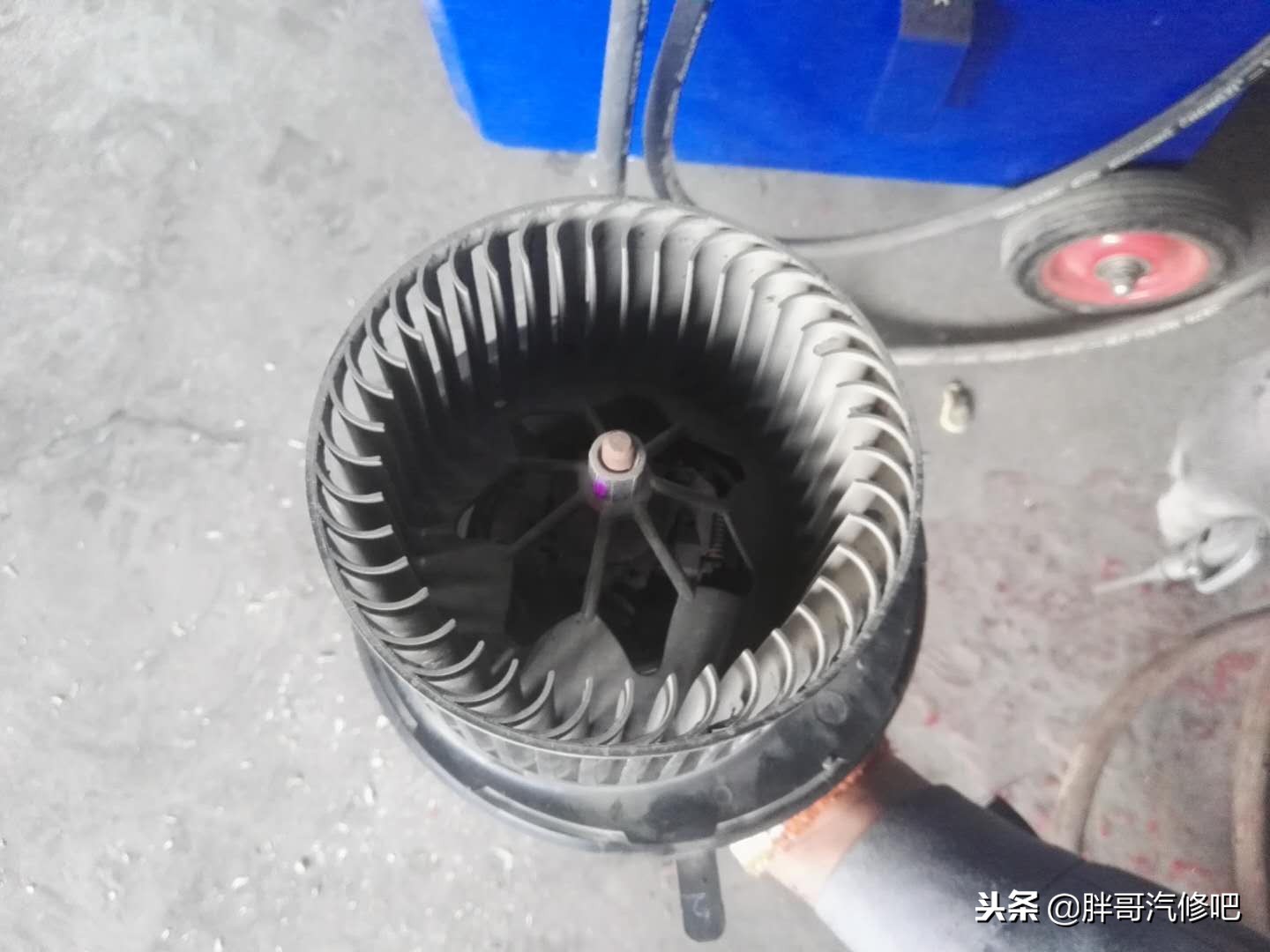 大众速腾开暖风后振动，故障原来是一张标签，大家一起涨知识