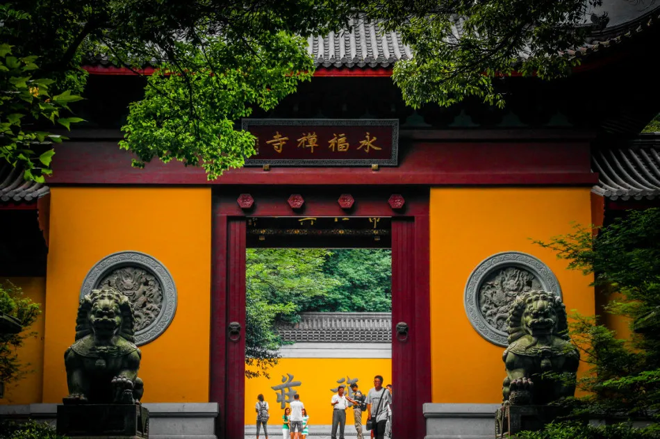 杭州终极拜佛攻略｜走这条路，一天解锁灵隐法喜7大宝藏寺庙