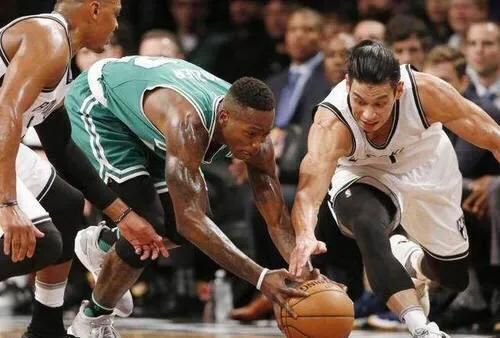 cba為什么身體瘦弱（NBA后衛看似很瘦弱，實則是肌肉男！林書豪肌肉秒殺一大批CBA球員）