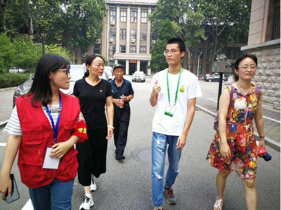 大一新生加入学生会的3个好处，值得学习，学姐：很重要