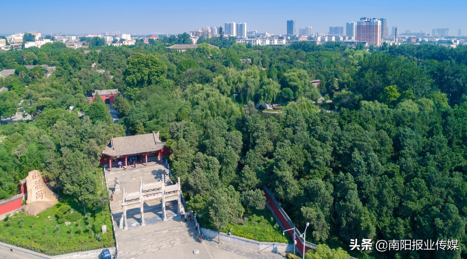 推动卧龙岗武侯祠创建5A级景区