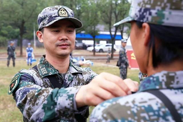 全国“包分配”的军校一共43所，上学不花钱，起薪“10万+”