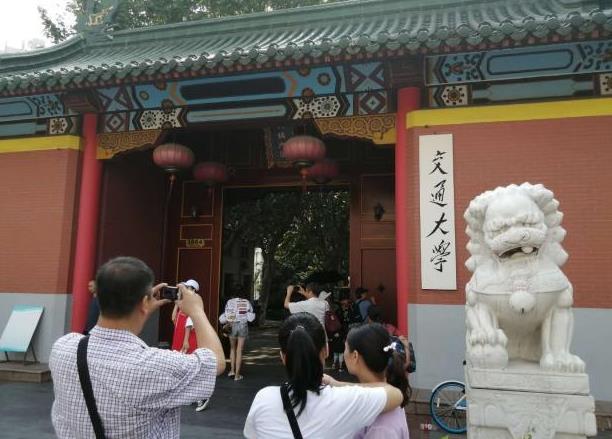 国内大学的另类绰号，得知本名后有被笑到，你能猜出来几个