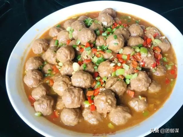 全网最帅厨师长、霸气菜、全鱼宴……高考“加油餐”实力爆表