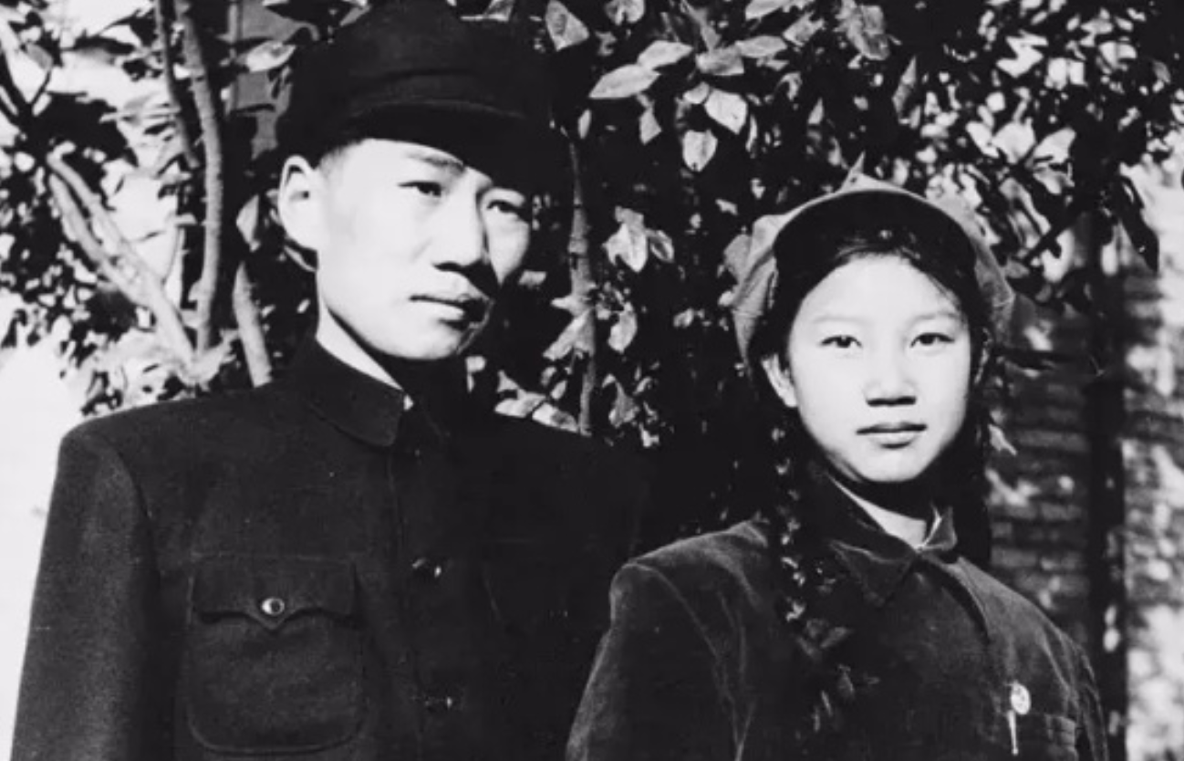 49年毛岸英大婚，酒至半酣时，毛主席摆摆手：你来，我给你个礼物