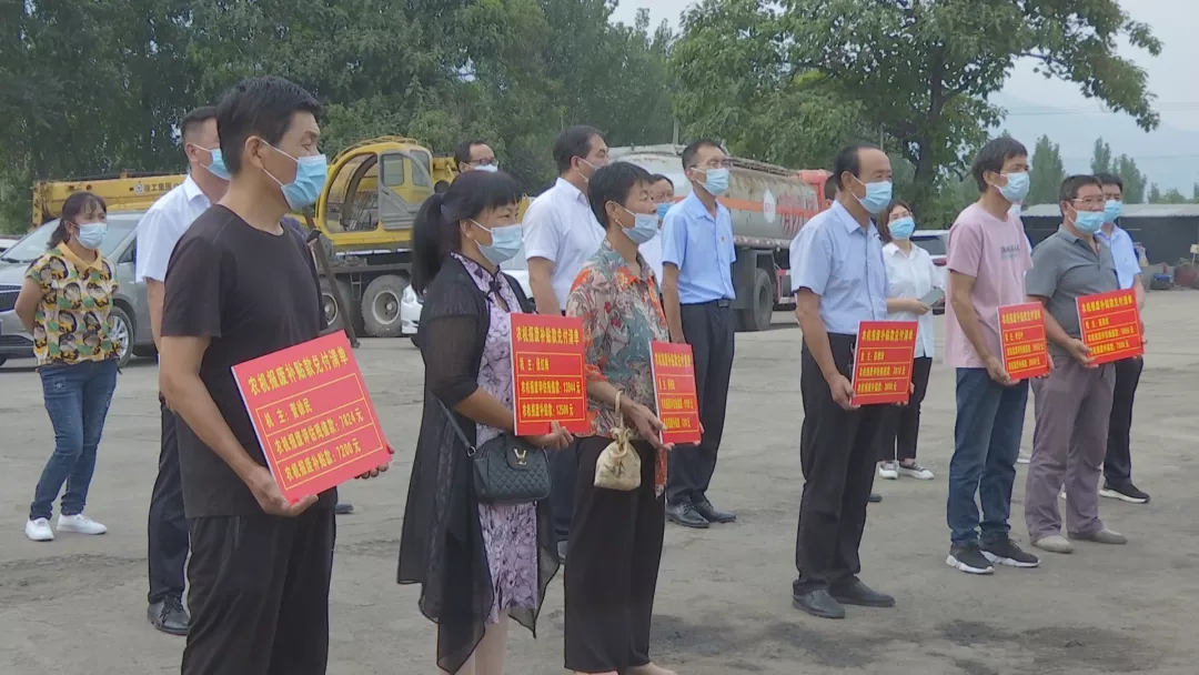 韓城市首批老舊報(bào)廢農(nóng)業(yè)機(jī)械進(jìn)行集中報(bào)廢拆解享受政策補(bǔ)貼(圖)