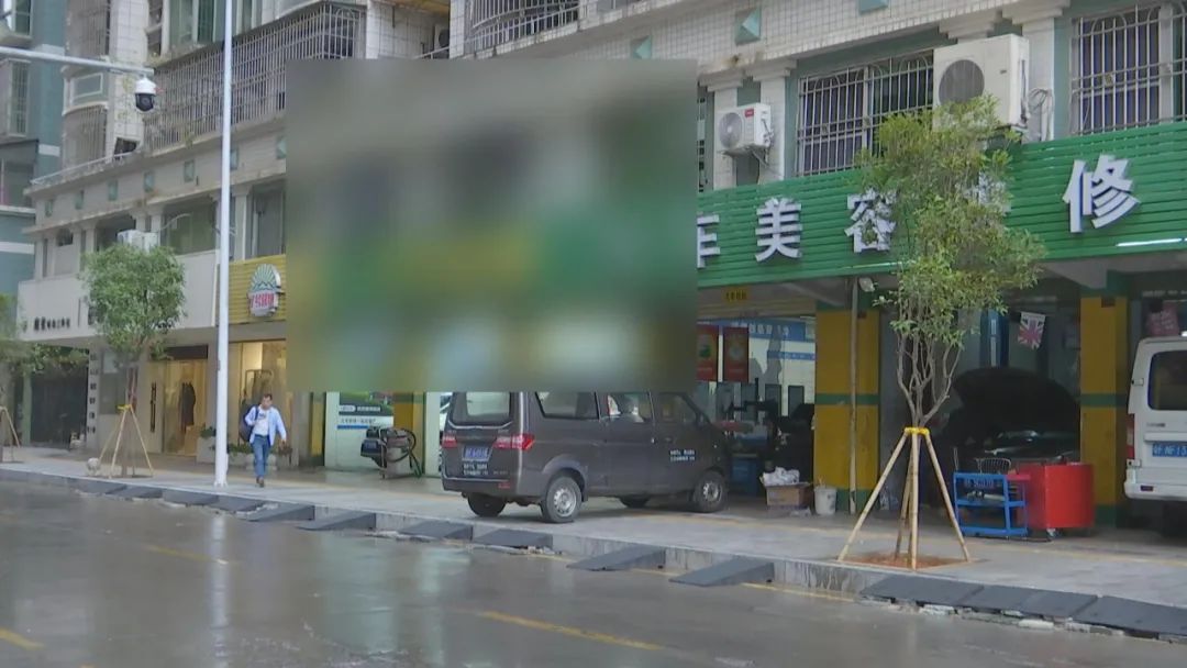 韶关一百万豪车疑似洗车后损坏，维修费用高达几万元