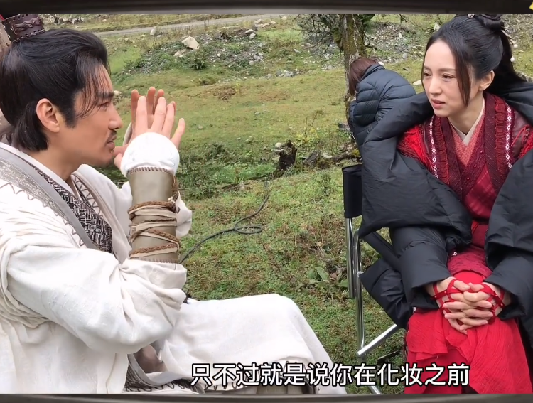 胡兵分享“不老秘诀”，片场化身护肤讲师，看得我都开始心动了