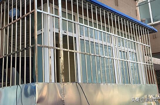 铝合金防盗窗价格（防盗窗多少钱一平方？不锈钢和铝合金价格分别多少钱？）