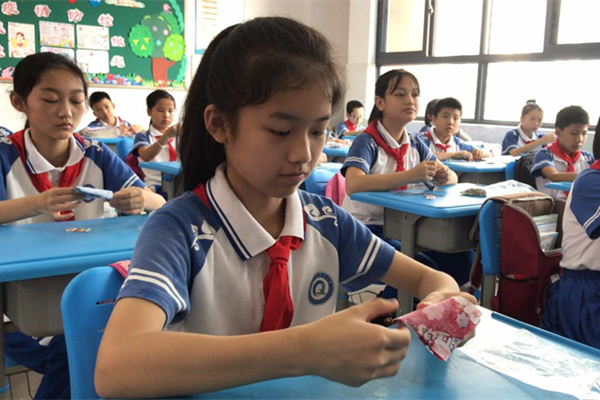 学生犯错写检讨书，看似真诚其实“暗藏玄机”，老师看完更生气了