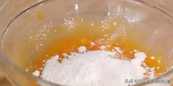 柿子做拔丝丸子，配料简单，味道可不简单！一招教你熬糖汁