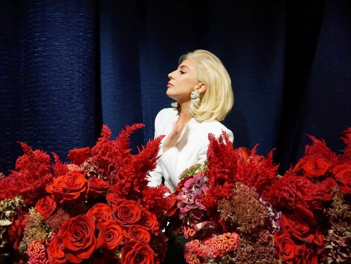 血染淑女未删减版迅雷(lady gaga不认命:19岁惨遭性侵,24岁又患重病