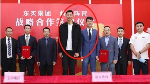 王仕鹏为什么不当cba教练(王仕鹏退役后为什么没留在广东男篮？他为易建联打工有多少年薪？)