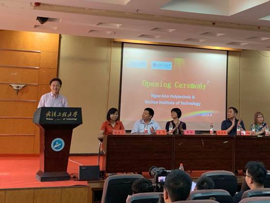 英、美、法、澳等多国专家学者抵达湖北，纷纷与这所大学建立合作