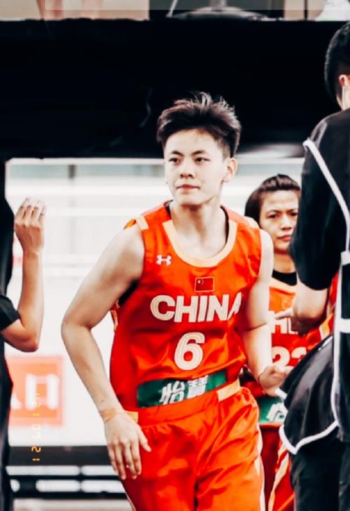 杨舒予哪年得了世界杯冠军(三人女篮创造历史!