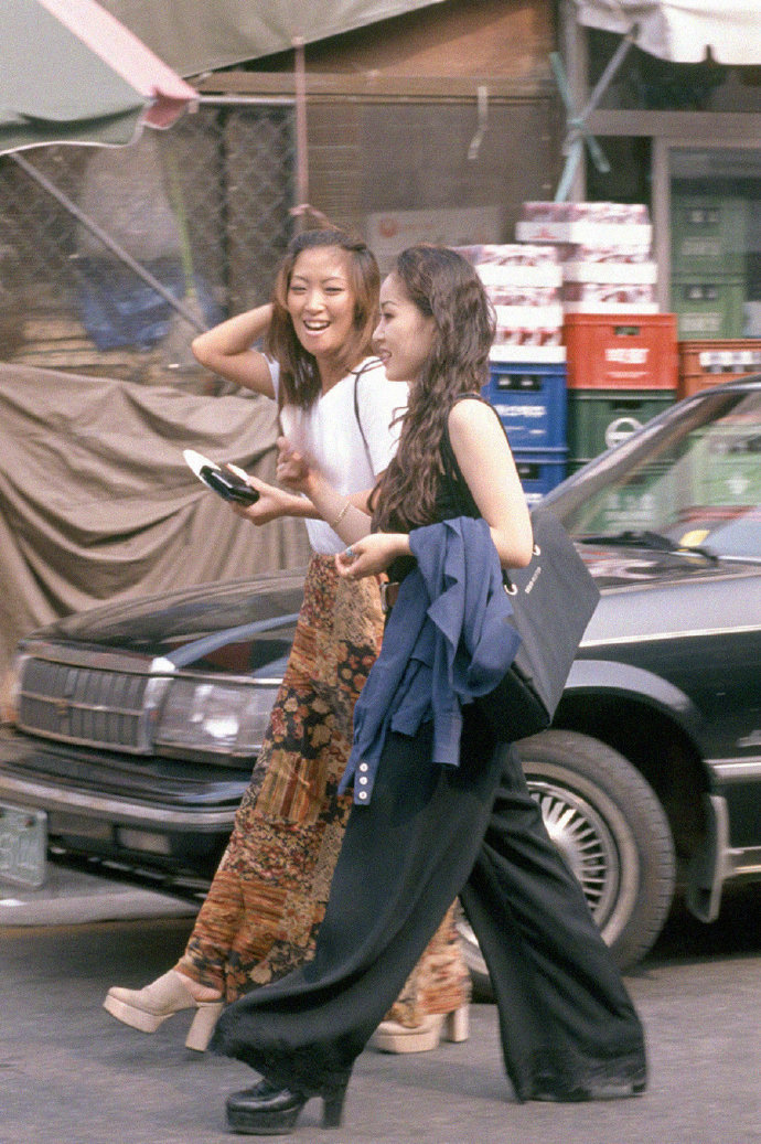 惊艳！东京90年代的“素人街拍”，没有PS滤镜，照样时髦得不像话