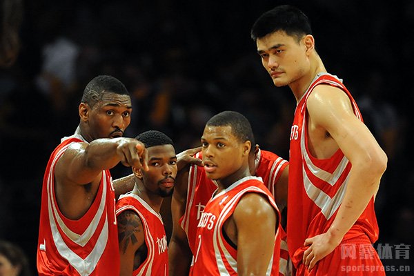 中国哪些球员收到过nba邀请(盘点曾被NBA看中的中国球员，朱芳雨被四支球队邀请)