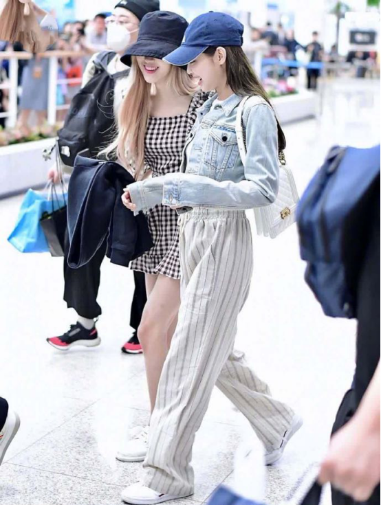 女式c字卫裤图片(jennie果然是团中c位!