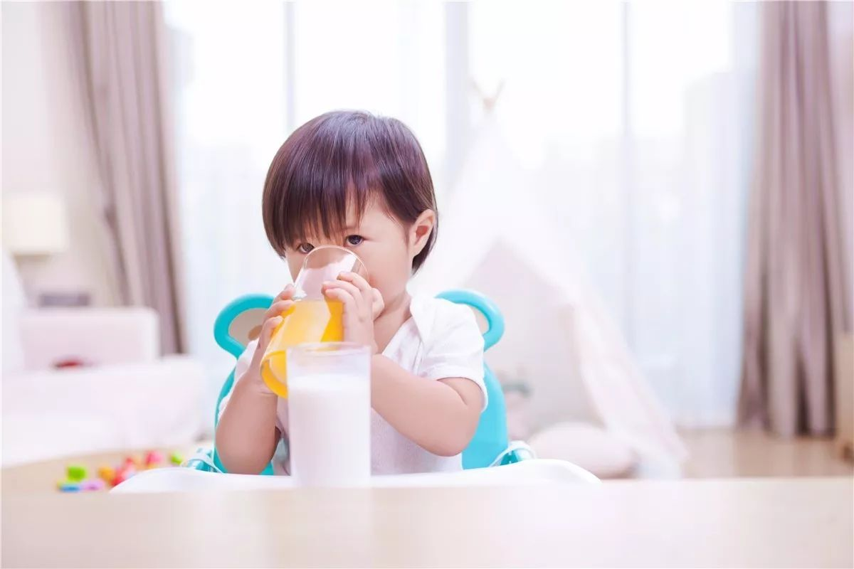 婴儿牛奶过敏（一篇get宝宝牛奶蛋白过敏的处理方法）-幼儿百科-魔术铺