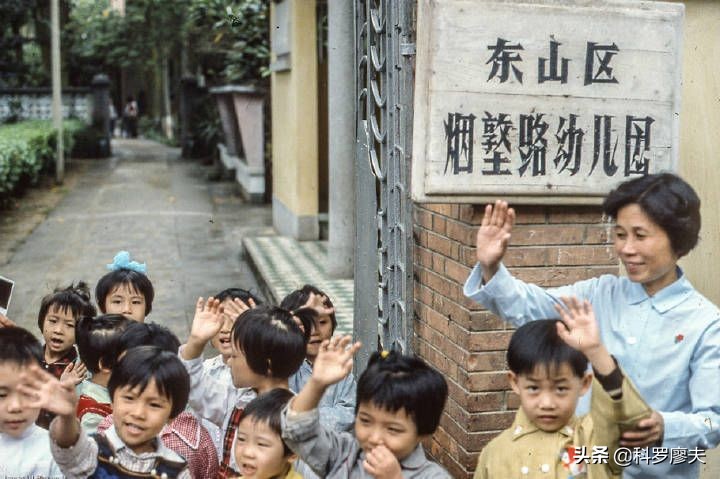 车水马龙的年代是什么意思(现在的生活水平很不错了，为什么还有人总是怀念七八十年代？)